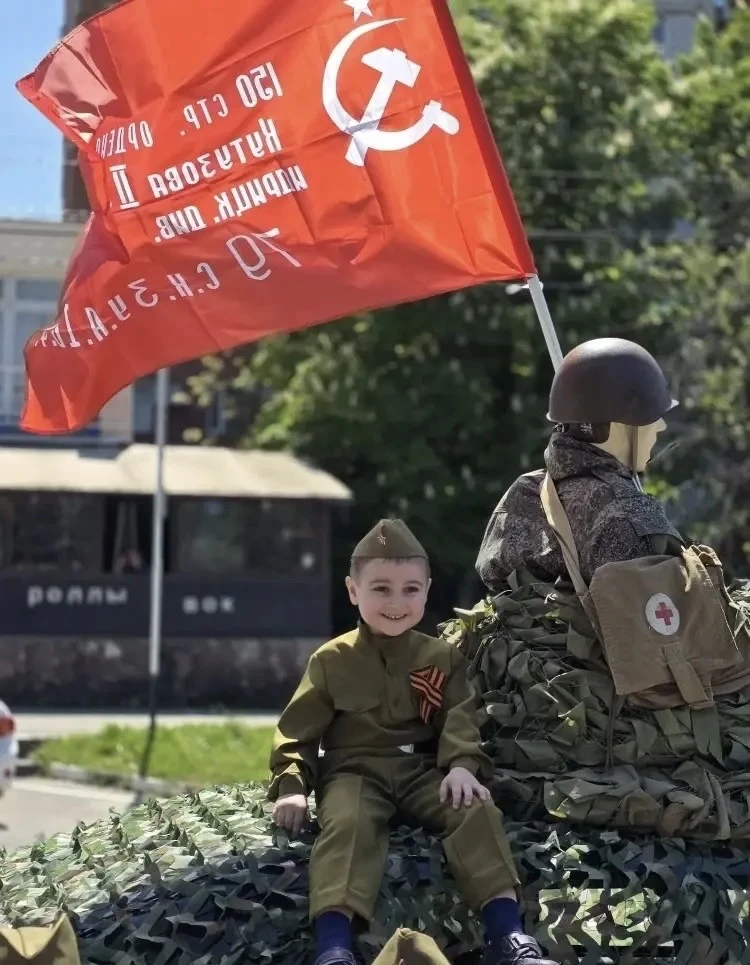 Сегодня воспитанники старшей группы «Звездочка» тепло и трогательно поздравили всех с п...