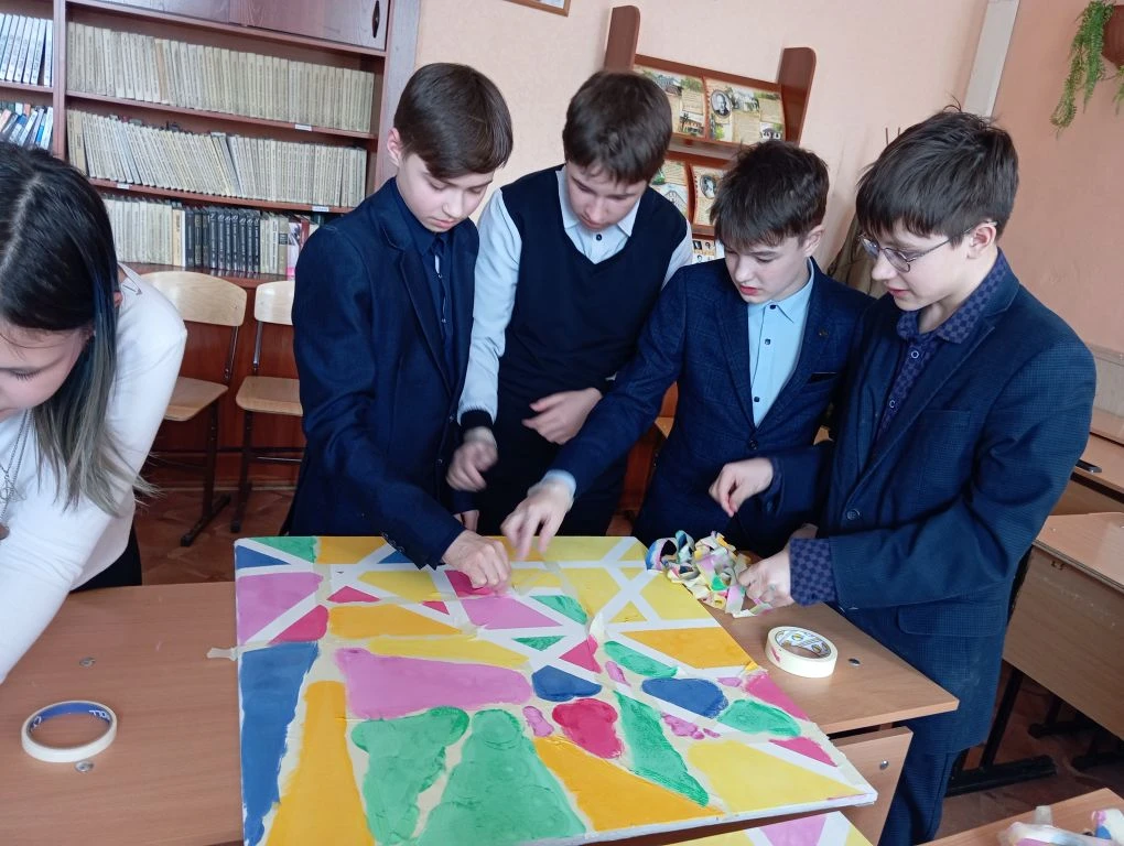 🎓 ПРОФОРИЕНТАЦИЯ  Ученики 7Е и 7А классов под руководством педагога-навигатора проекта «Билет в буду
