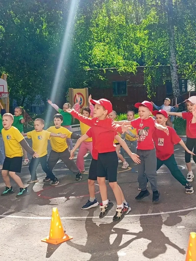 Спортивный праздник «Здравствуй, спортивное лето!» прошел на ура! ☀️  Сегодня на базе 3 корпуса холд