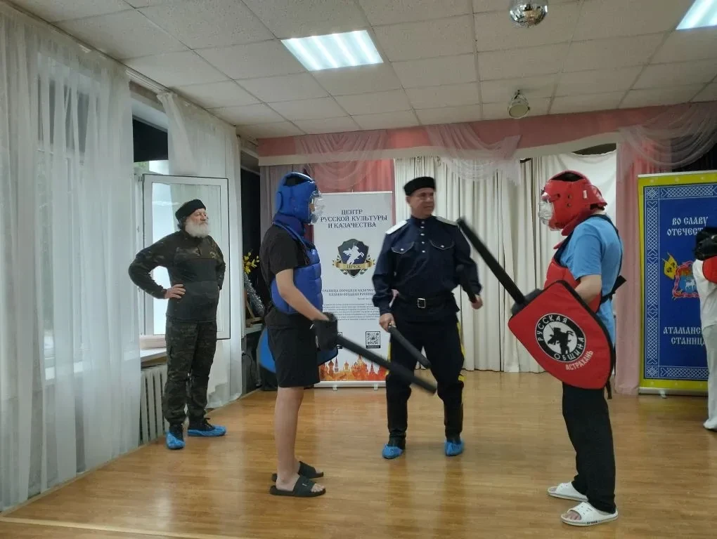 Казаки в "Созвездии": спортивное утро с мечевым боем!