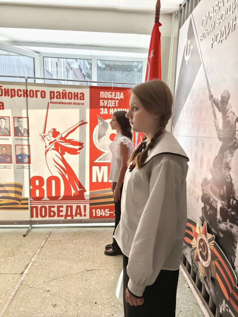 🇷🇺 Мы — наследники победителей: «Часовой у Знамени Победы»! 🔥  🫡 Несколько дней в нашем Лицее проход