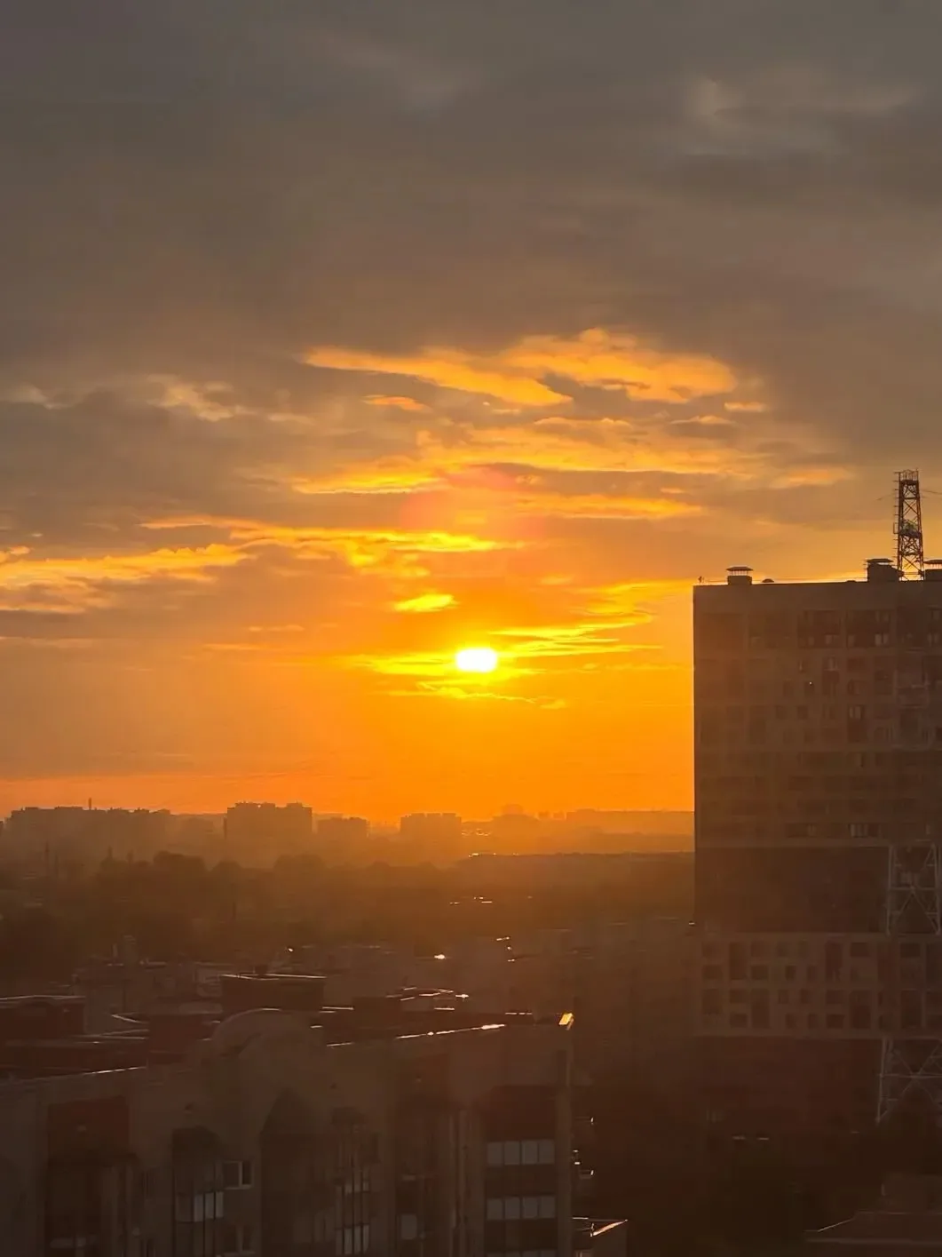 🌅 Огненный закат над Петербургом.