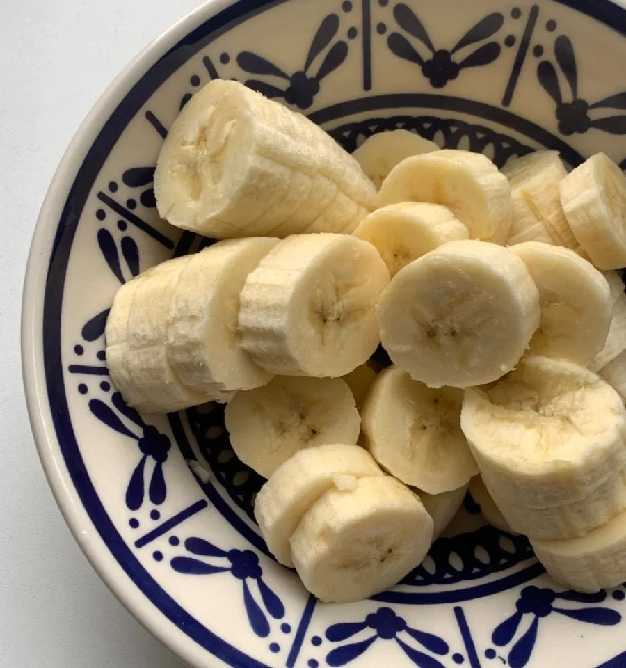 🍌 Почему бананы зря боятся при похудении

У бананов плохая репутация среди худеющих. Многие считают