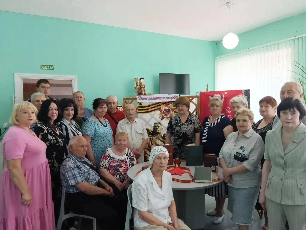 🕯️⏱️ В Кировском историко-художественном музее представители городской ветеранской орг...