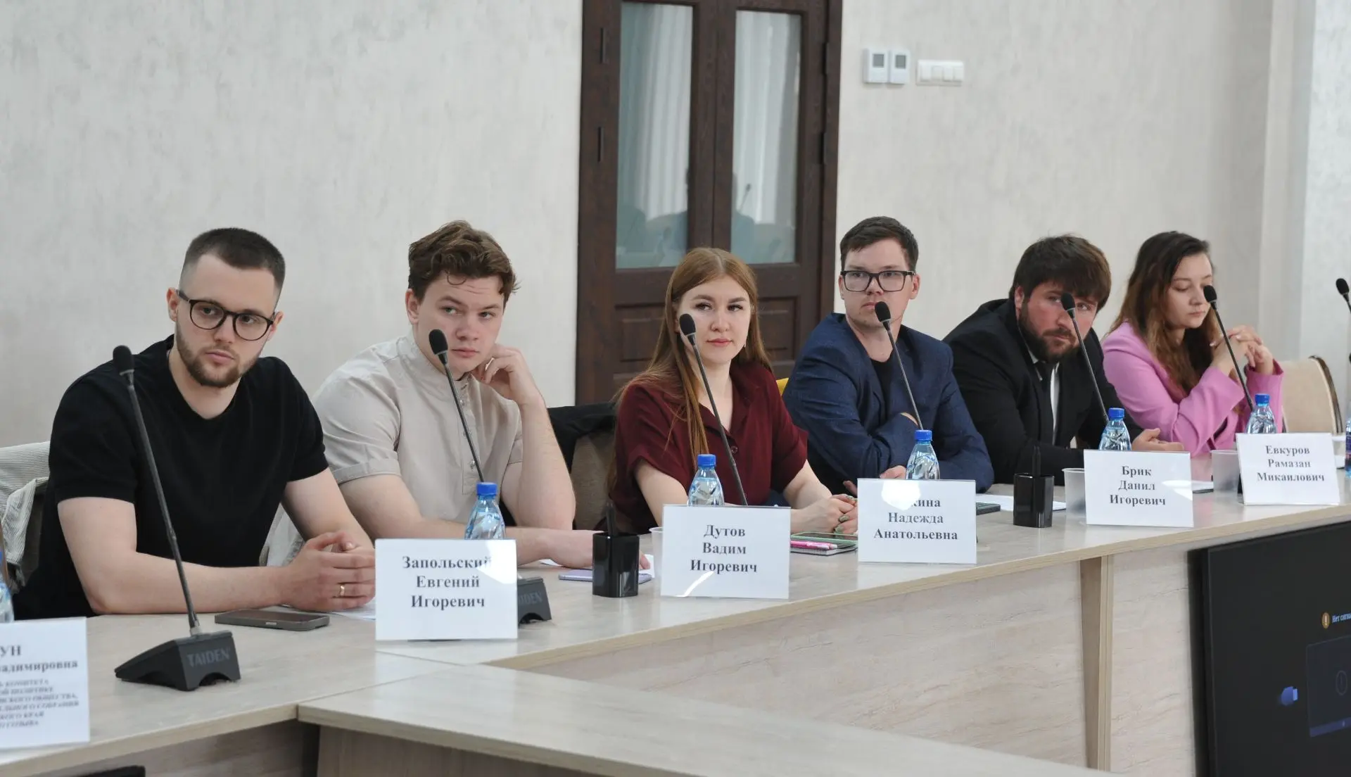 Рабочая встреча с представителями первого состава Молодёжной палаты при Думе городского округа состо