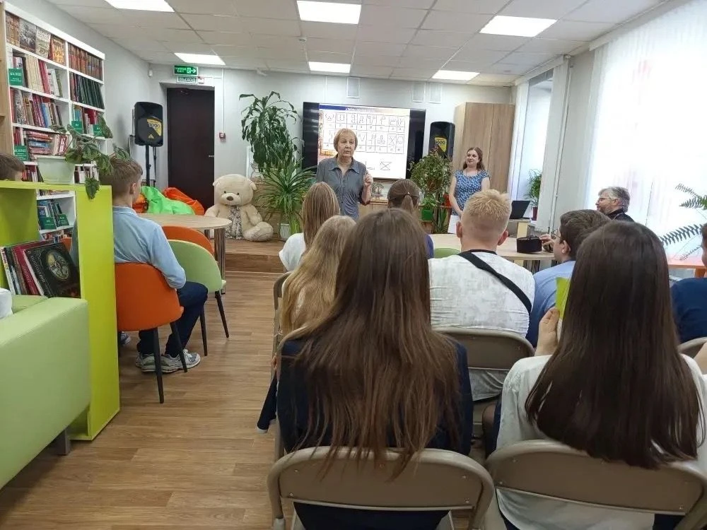 В преддверии Дня славянской письменности и культуры учащиеся 7В класса посетили модельную библиотеку