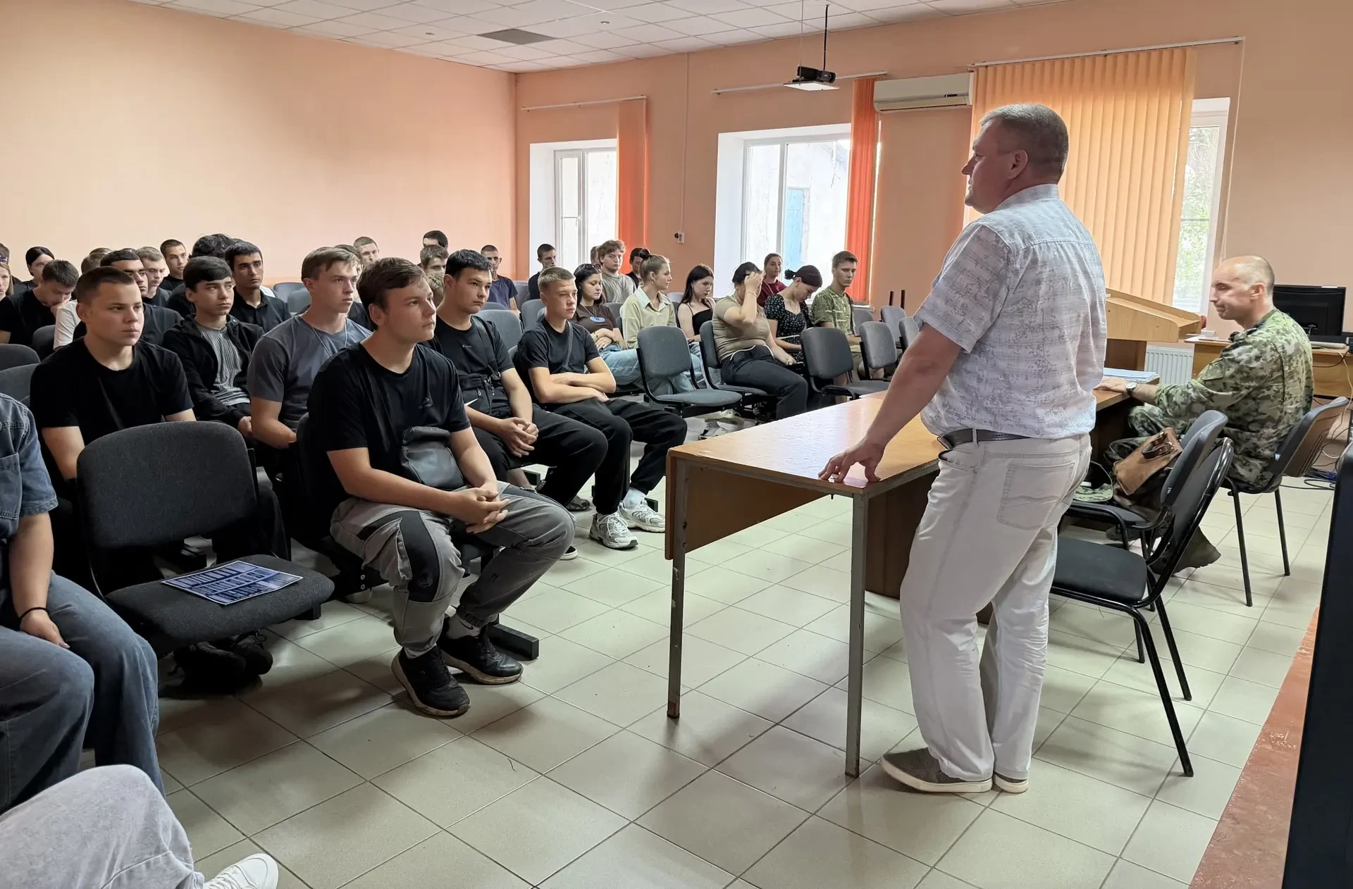 19 июня в актовом зале ГБПОУ РО «ТМПТ» состоялась встреча студентов выпускных групп с представителям