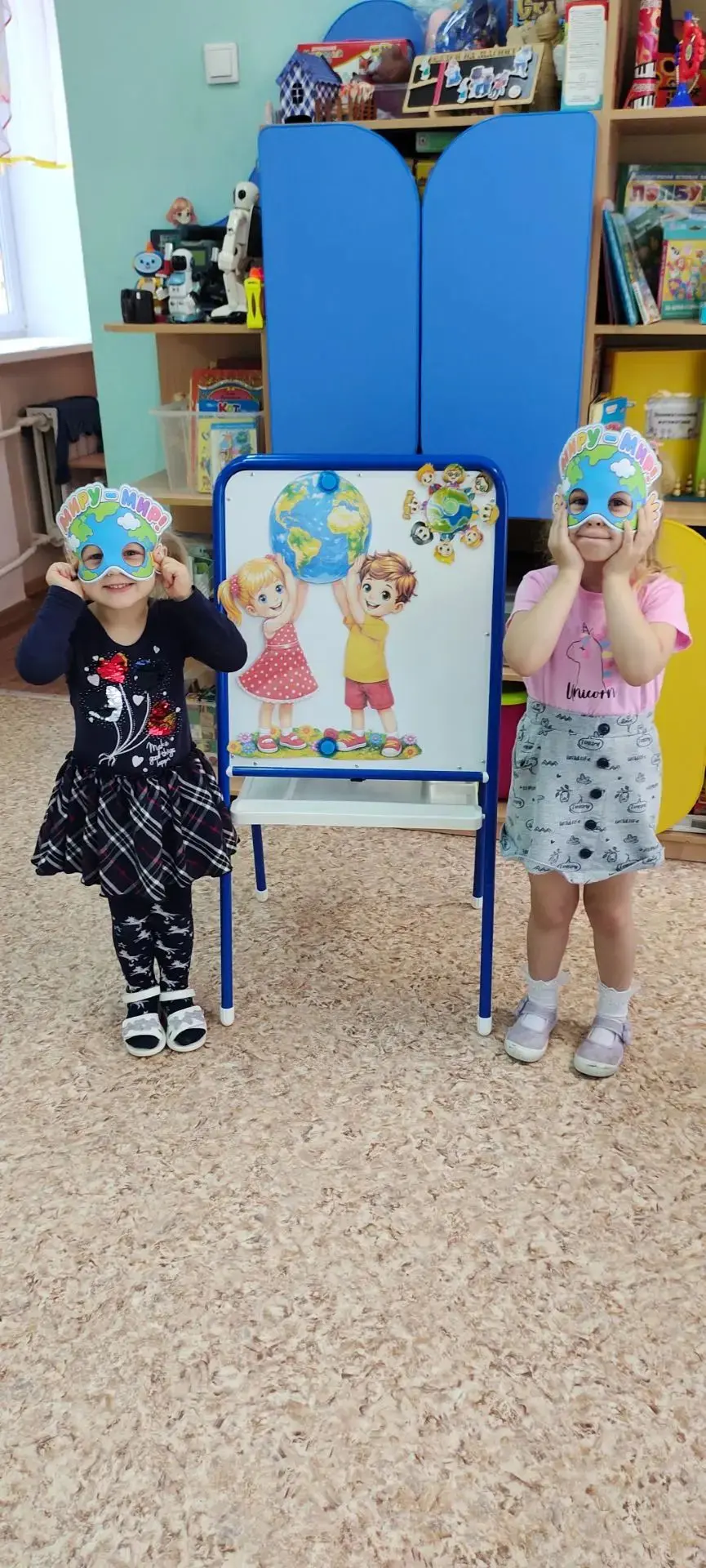 🌍 В средней группе №3 прошёл тематический день, посвященный дню мира на Земле. В этот ...