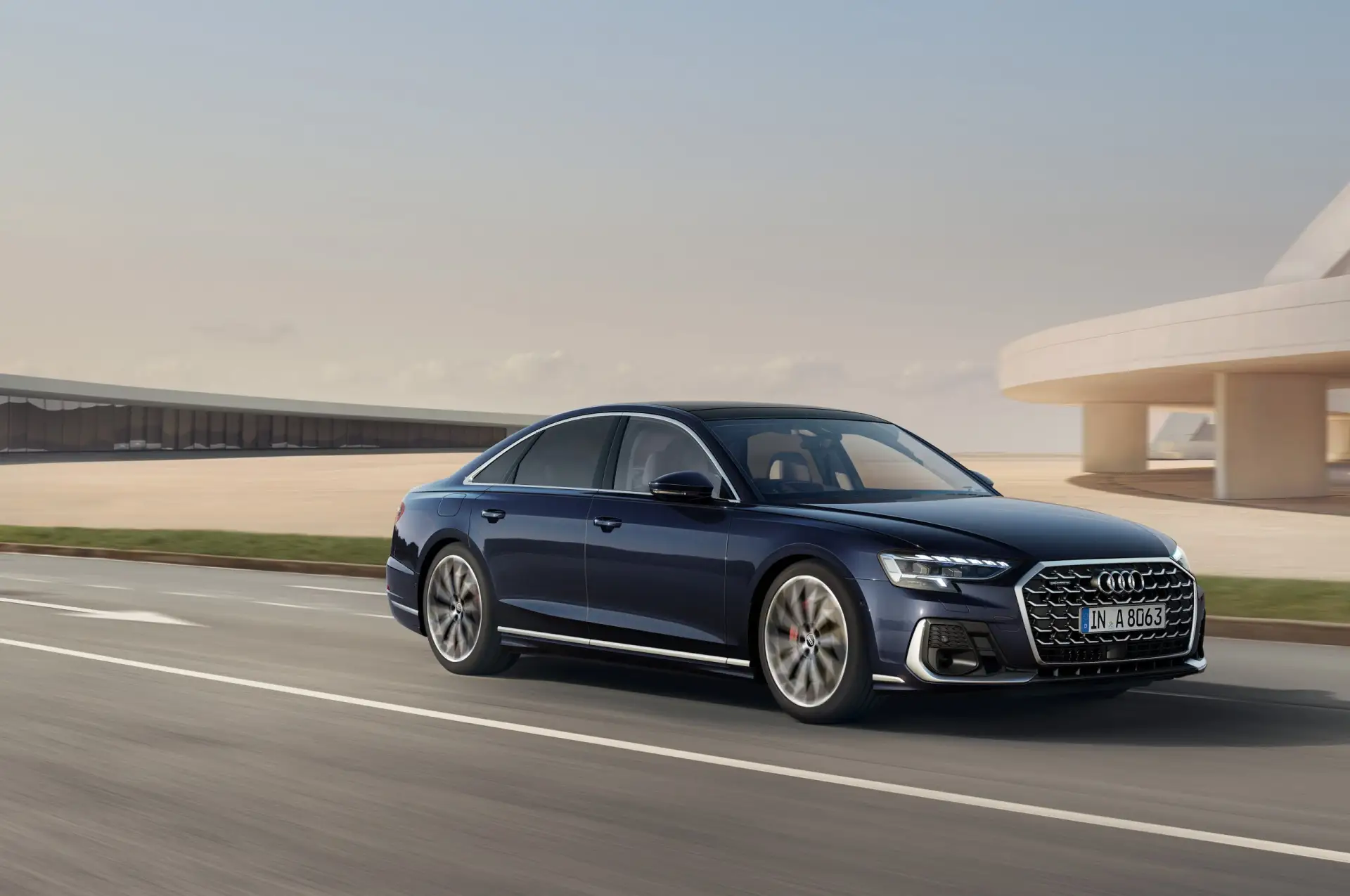 Audi красиво прощается с легендой. Для японского рынка представили эксклюзивную A8 Final Edition — в