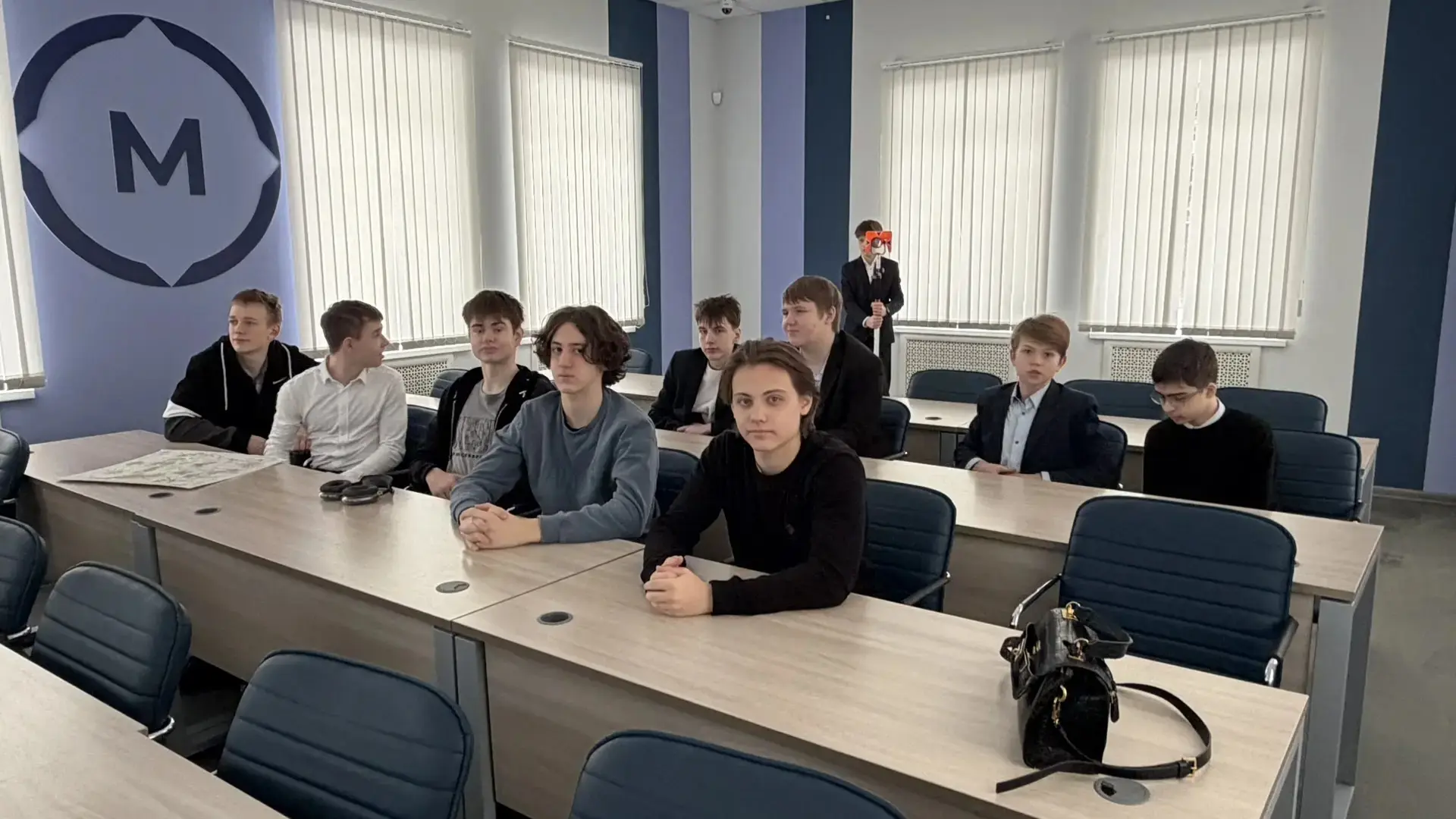 20 февраля наши ребята из 9А класса побывали на познавательной экскурсии в Академии управления город