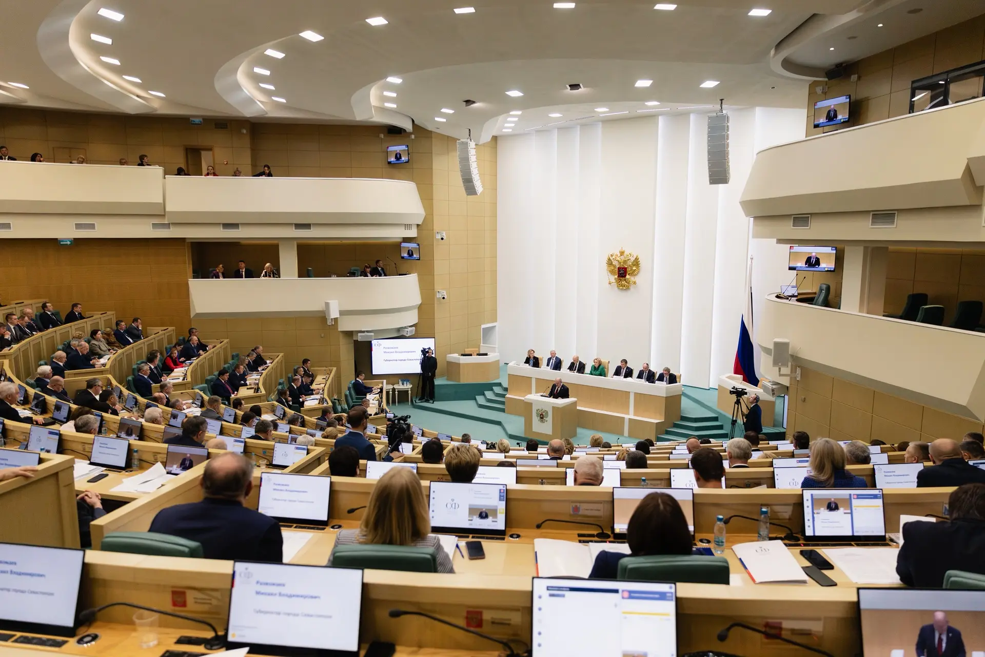 Сегодня участвовал в парламентских слушаниях в Совете Федерации, где обсуждали параметр...