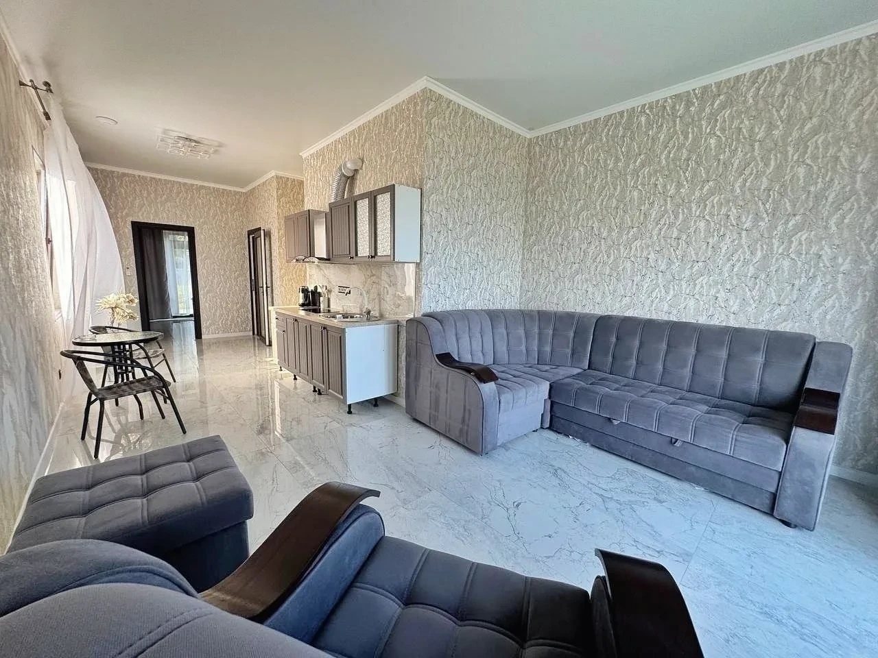#АБХАЗИЯ #ЛДЗАА ул. Рыбзаводская 86  "МУЛБЕРРИ" отель с бассейном и кафе прямо на пляже! 🏖  АКЦИЯ В 