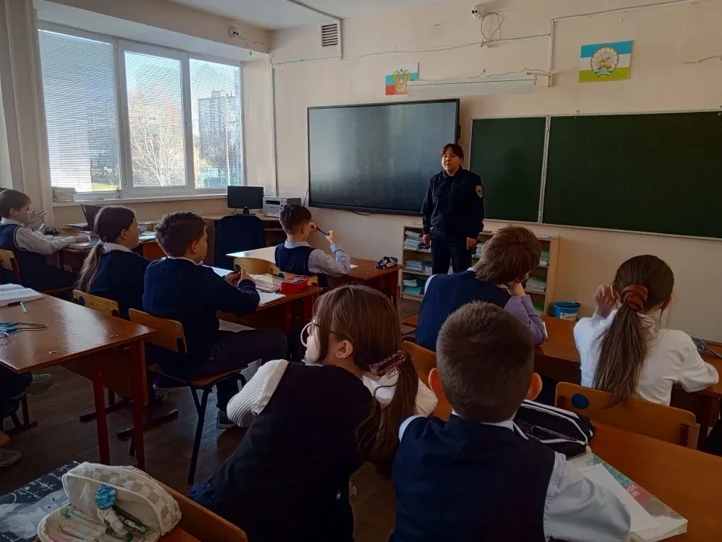 Ответственность начинается с выбора: пятиклассники встретились с инспектором ЦОБ   Сегодня для учени