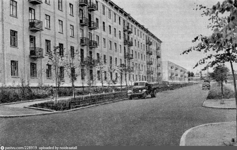 Крупнопанельные дома на 4-й улице Октябрьского поля в Москве