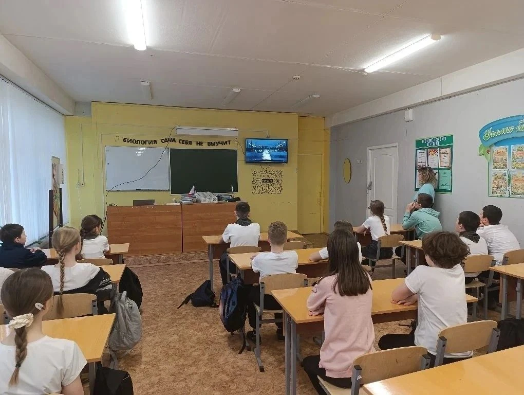 Искусство заставляет думать: как в школе №69 прошёл киноурок России.   В Центре образования — школа 