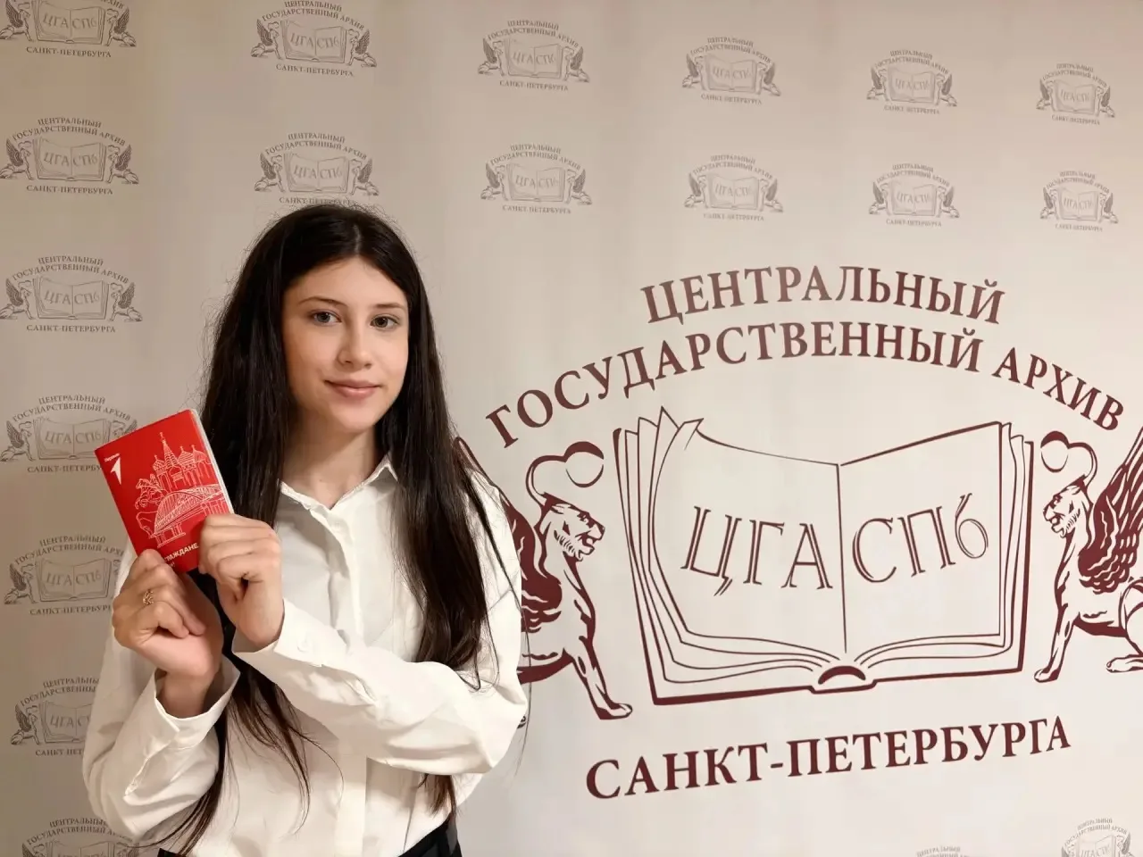 🇷🇺 Первый паспорт — важный шаг во взрослую жизнь!

В преддверии Дня России ученики нашей школы при