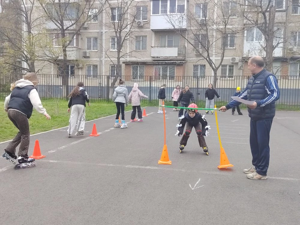 🛼 НЕДЕЛЯ ФИЗИЧЕСКОЙ КУЛЬТУРЫ.💪 ПОЛОСА ПРЕПЯТСТВИЙ НА РОЛИКАХ 🛼   🌟 14 апреля 2026 года в МАОУ «ШКОЛА