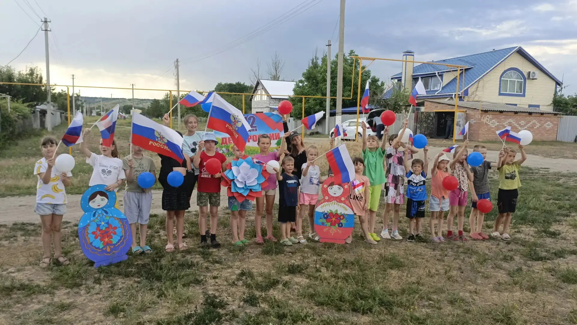13 июня 2026 года, в рамках Года единства народов России, специалисты Берёзовского СДК провели, возл