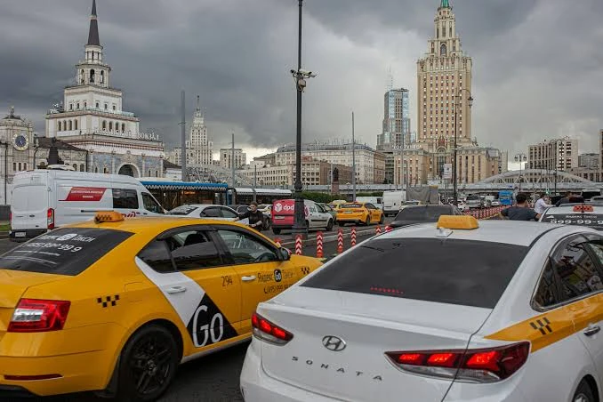 «Я перестала чувствовать пальцы»: такси наехало на ногу москвичке