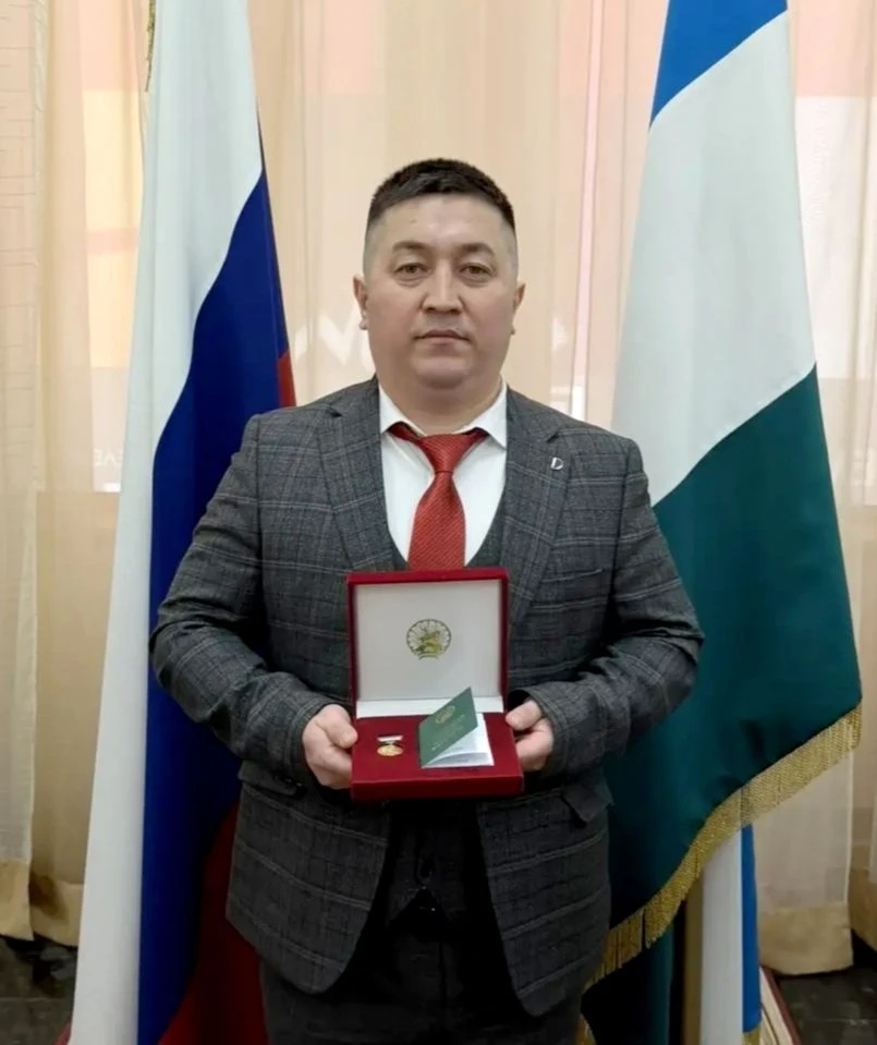 «Сулпан» балалар театры актеры, режиссер Юлдаш Ҡасим улы Юлдыбаевты «Башҡортостандың ат...