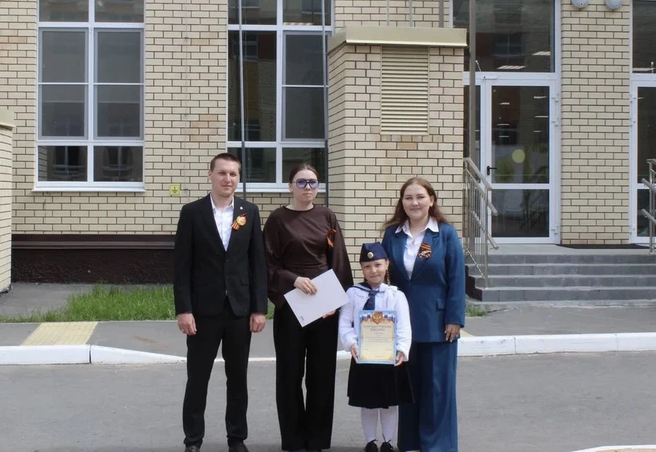 🌟 Во втором корпусе нашего лицея прошла череда смотров строя и песни, и закрыли его, блистая на плац