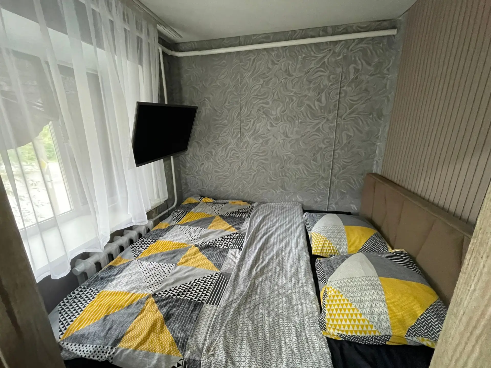 🏢 Уютная 2-комнатная квартира в Соль-Илецке
📍 Адрес: ул. Московская, 163
👨‍👩‍👧‍👦 Вместимость —
