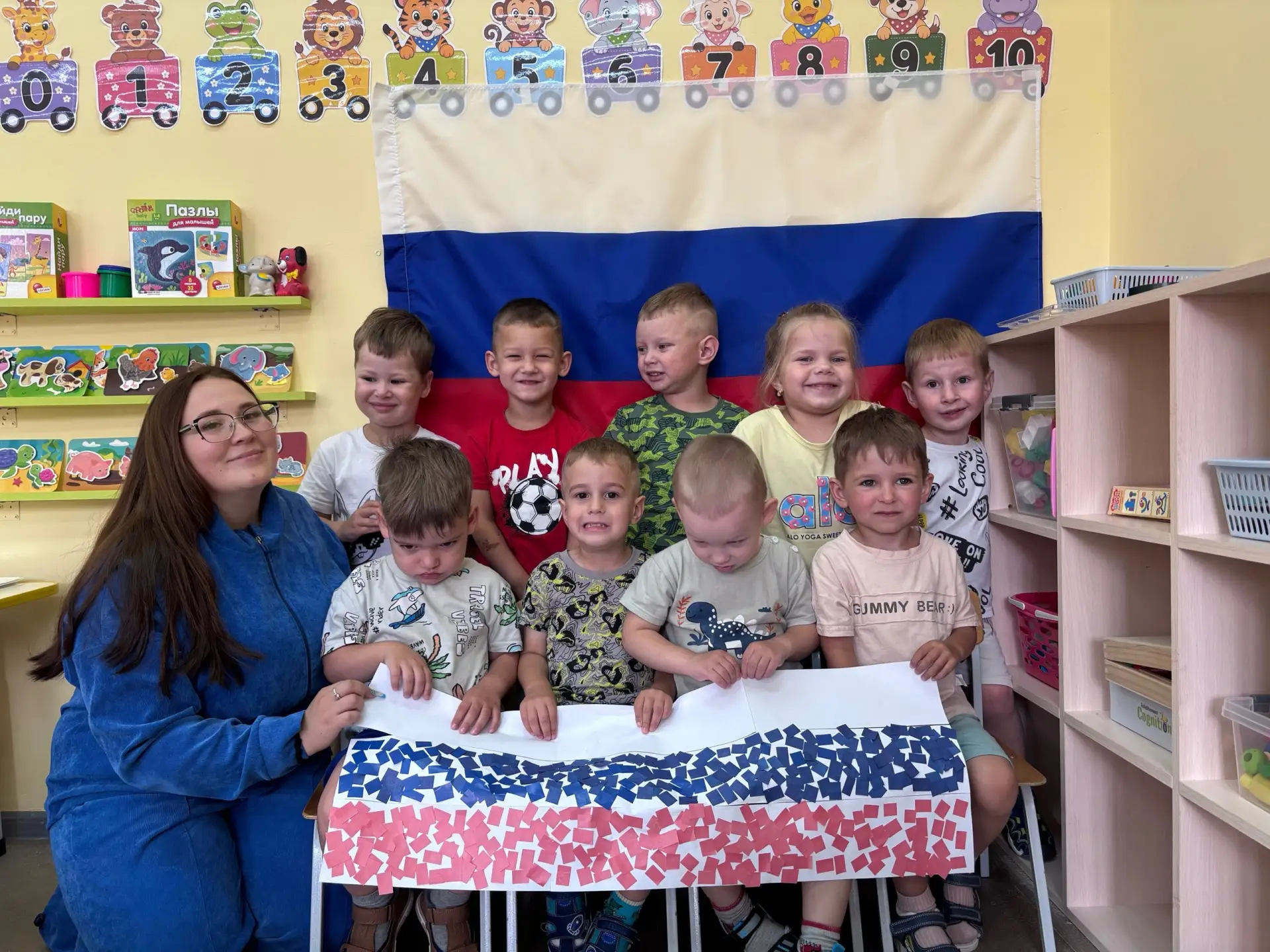 В младшей группе детского сада прошёл тематический день, посвящённый государственному ф...