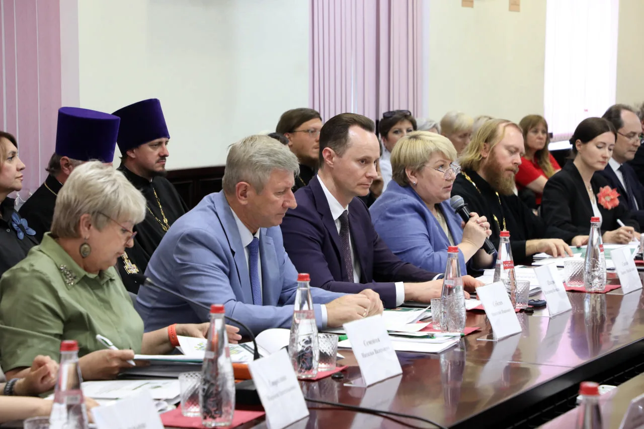 Ректор Владимир Шкарин принял участие в обсуждении вопросов народосбережения, демографии и репродукт