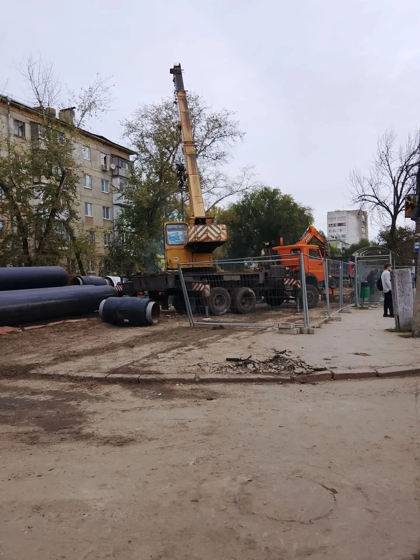 «Мы очень ждём все отопление, но у нас со всех сторон раскопано. Почему не делается всё...