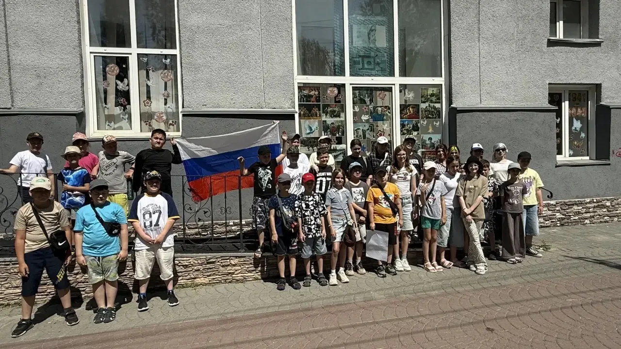 9 июня ребята из школьного лагеря побывали в Центре истории развития Ленинского района🧳📕

Это уник