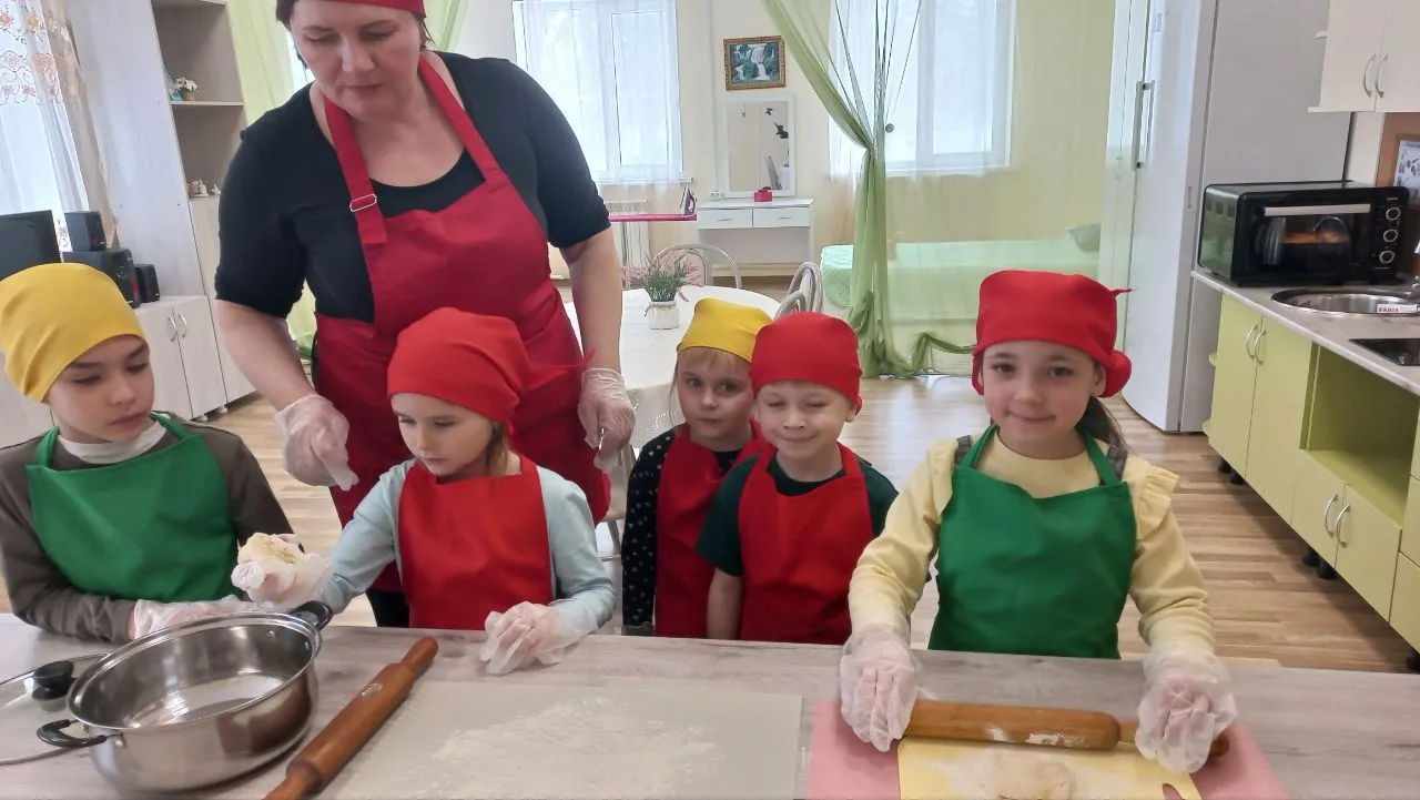 Кулинарную неделю в нашем детском саду открывает всегда почитаемый на Руси рыбный пирог...