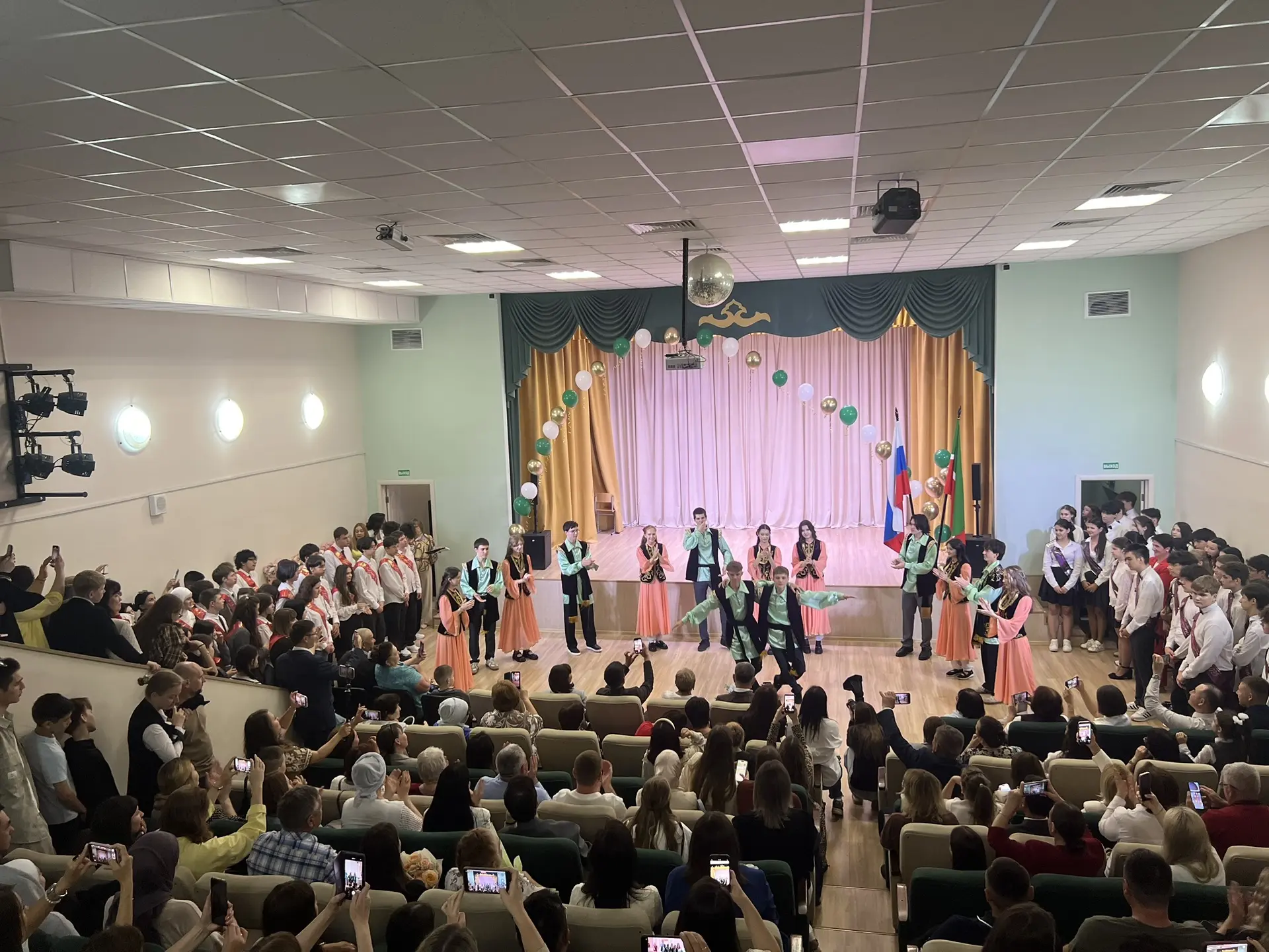🔔 У наших девятиклассников сегодня тоже прозвенел последний звонок. Для кого-то он станет последним 
