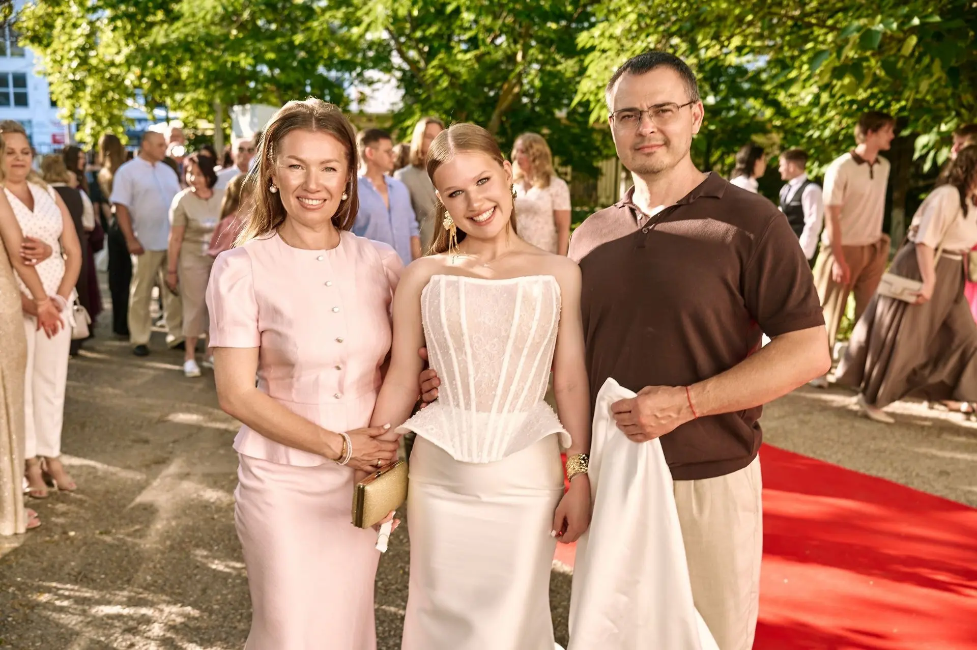 ✨НАША ГОРДОСТЬ: МЕДАЛИСТЫ И ИХ РОДИТЕЛИ✨

Эта неделя посвящена семьям наших учеников. Как не познако