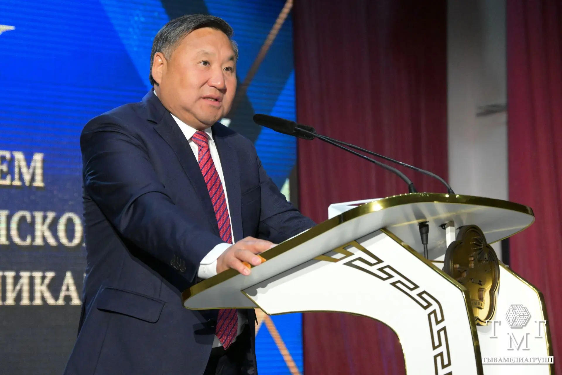 ⚡ Владислав Ховалыг вручил государственные награды лучшим врачам Тувы в честь Дня медицинского работ