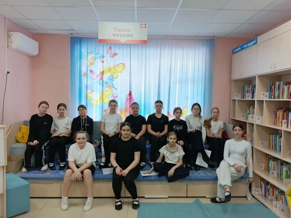 🇷🇺 Крепкая семья — основа единства России. В Горшеченской детской модельной библиотек...