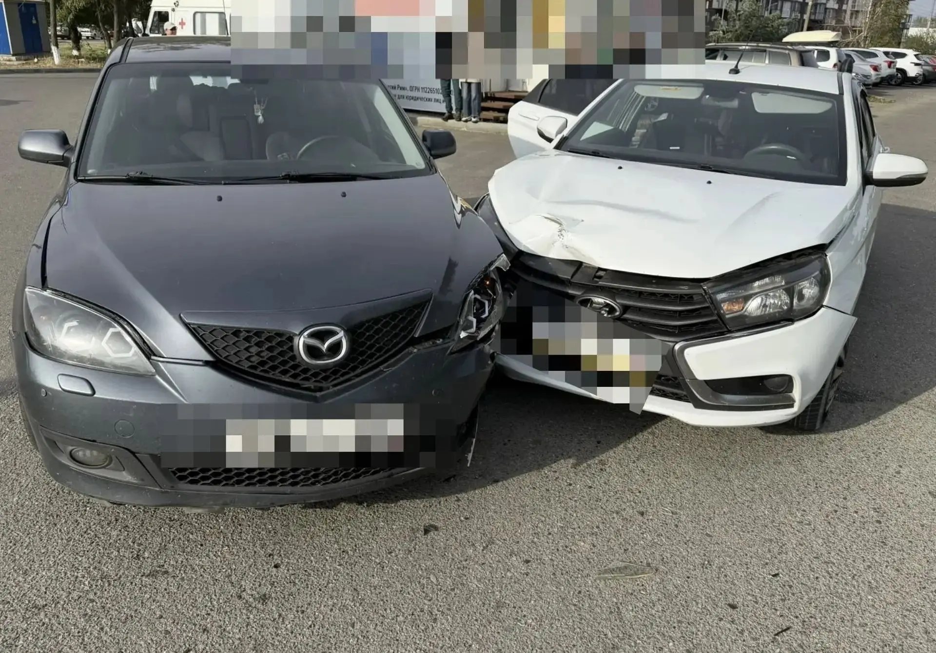 В Михайловске водитель Mazda не остановилась перед знаком Стоп и спровоцировала ДТП. Ав...