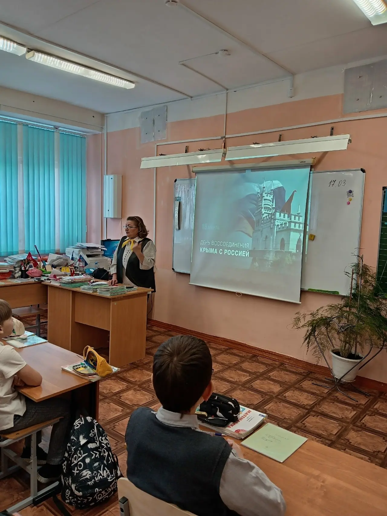 💥«Этно-код: секреты единства»: учимся «читать» одежду  К Дню воссоединения Крыма с Россией на уроках