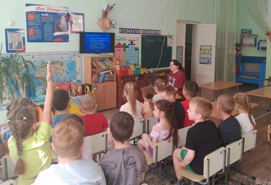 📌С воспитанниками подготовительной группы №8 ко Дню Победы в Великой Отечественной вой...