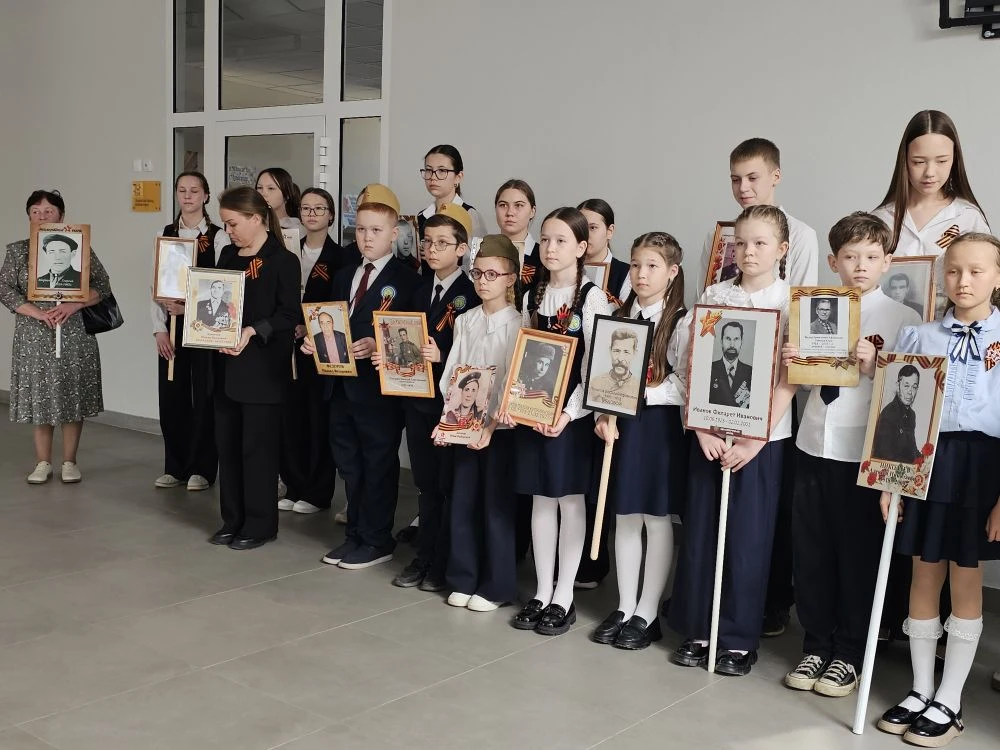 Сегодня МБОУ «СОШ №56» г.Чебоксары встала в ряд "Бессмертного полка" с портретами родственников - уч