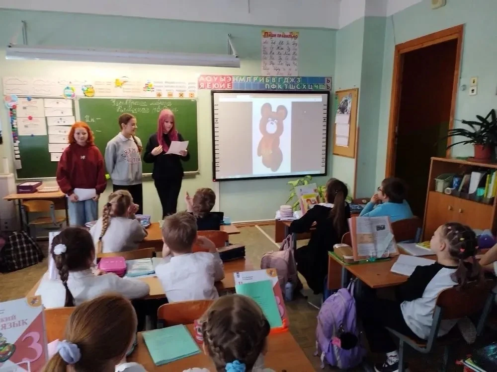 4 марта в 3 А классе ГБОУ СОШ 236 наставники, ученицы 7 А класса, провели орлятское занятие. Ребята 