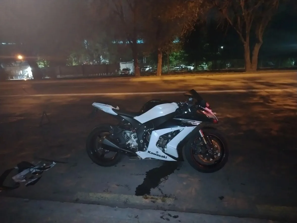 🏍️ В Магнитогорске мотоциклист госпитализирован после падения на улице Кирова