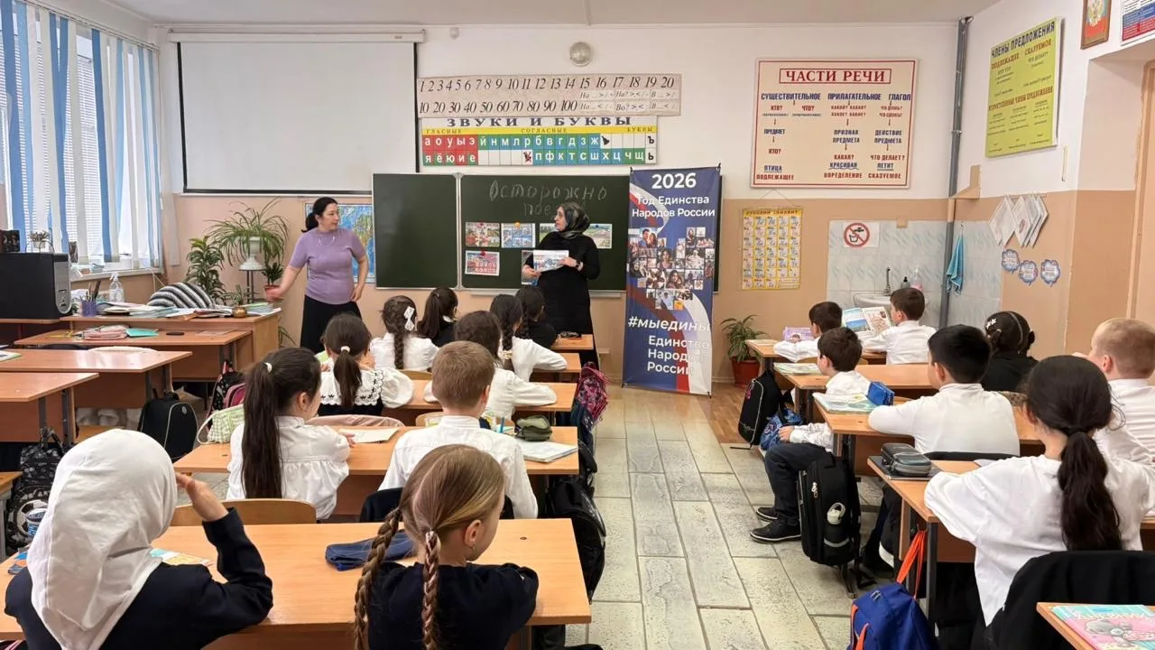 10 апреля прошел классный час во 2 «А» классе с приглашением зам.дип.по ВР Багомедовой А.З. на тему 