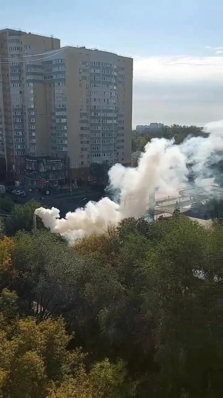 Горожане пожаловались на дымящие шашлычные на пересечении улиц Авроры и Дыбенко, а такж...