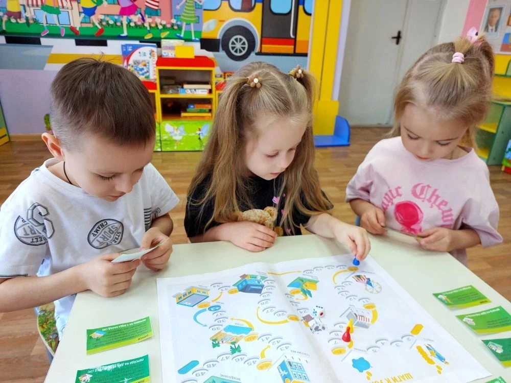 ⭐️Воспитанники средней группы "Дюймовочка" приняли участие в дол-игре по Финансовой гра...