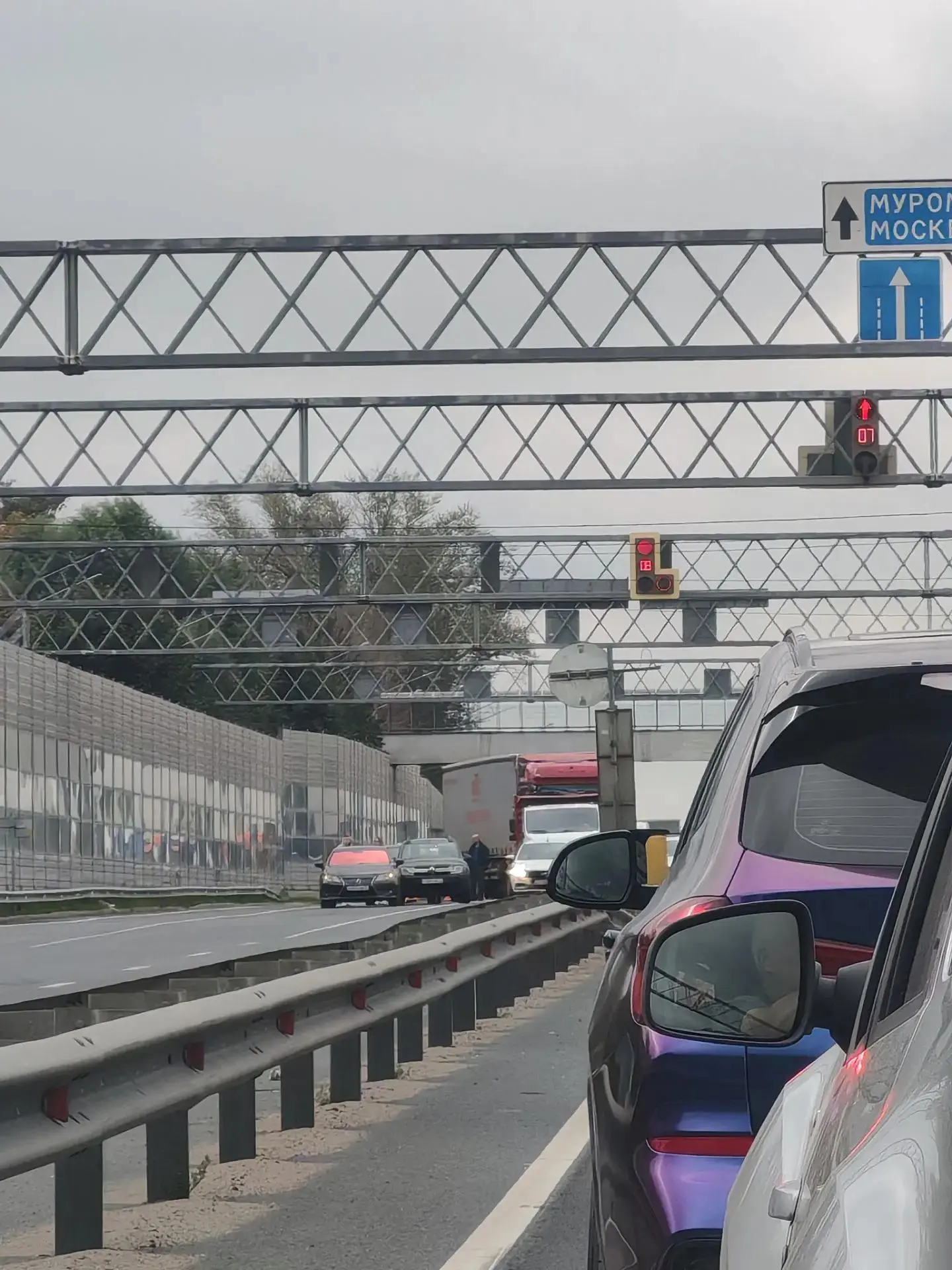 Автобус и легковушка перегородили проезжую часть в центре Владимира