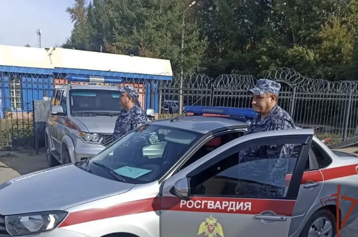 В Омске сотрудники Росгвардии пришли на помощь потерявшемуся пенсионеру