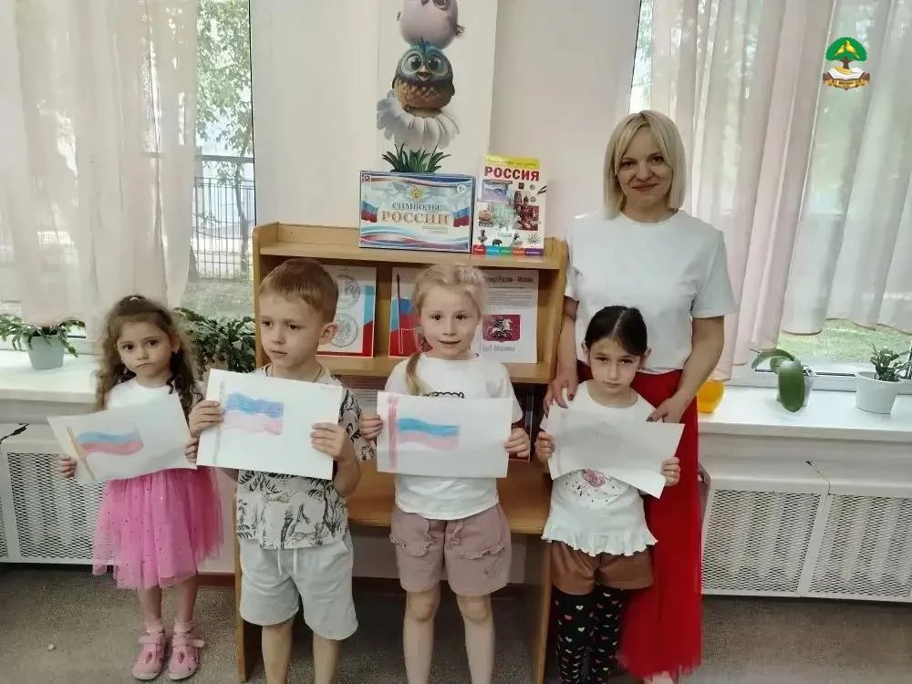 🇷🇺 С любовью к России: патриотическое занятие в группе «Солнышко»

В старшей группе детского сада 