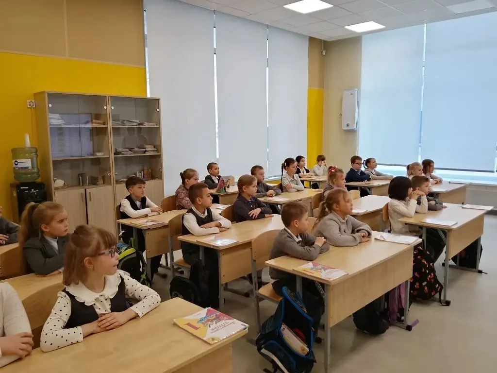 12-13 марта в школьной библиотеке была проведена акция «Читаем вместе, читаем вслух», посвященная Вс