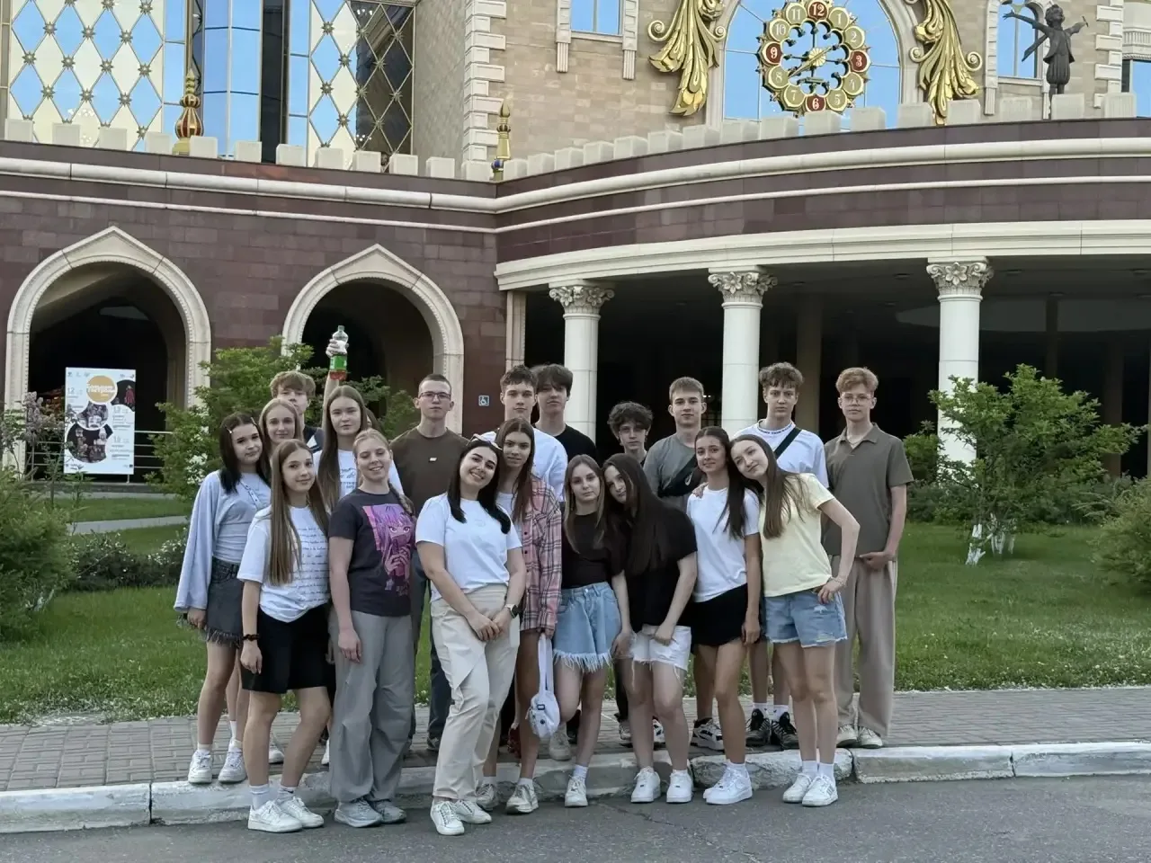 Путешествие в сердце Татарстана: 8«Б» покоряет Казань! 🧳🚉🗺️  22–23 мая наш дружный 8«Б» класс соверш