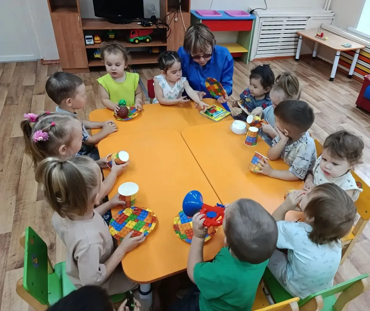 Дождливый день — не повод для скуки! 
Когда за окном льёт дождь, мы точно не грустим. Мы придумываем